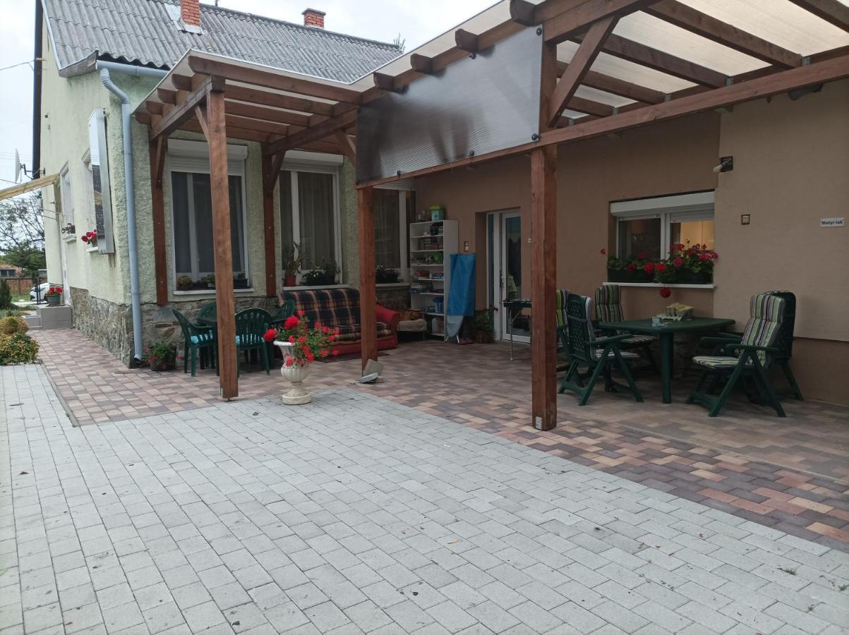 Balogunyom Csilla Apartman מראה חיצוני תמונה